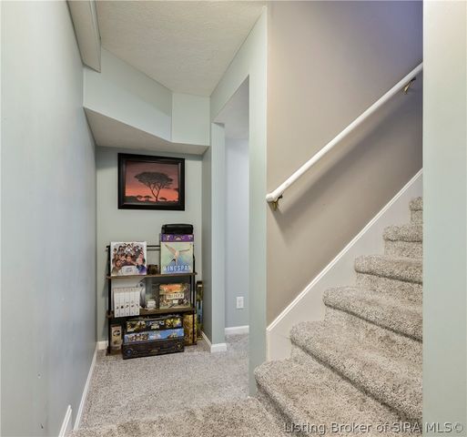 2031 Sterling Oaks Drive, Sellersburg, IN 47172