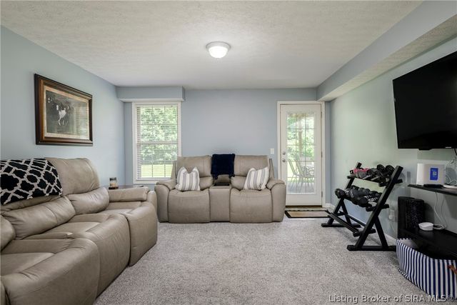 2031 Sterling Oaks Drive, Sellersburg, IN 47172