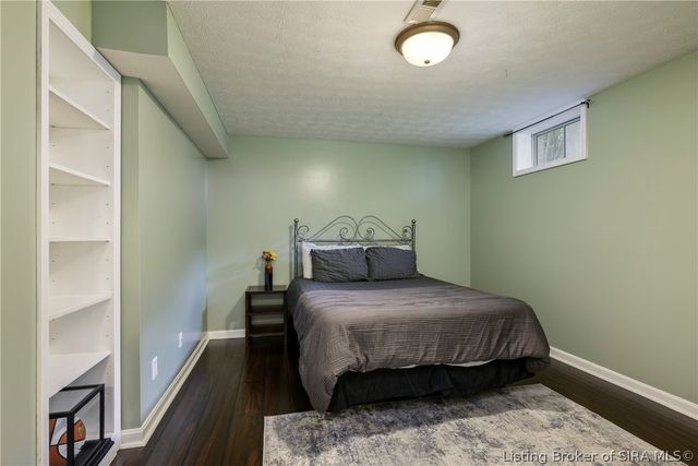 2031 Sterling Oaks Drive, Sellersburg, IN 47172