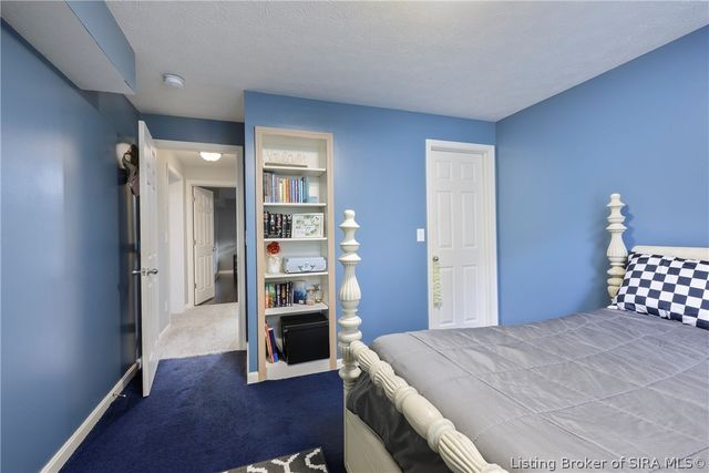 2031 Sterling Oaks Drive, Sellersburg, IN 47172