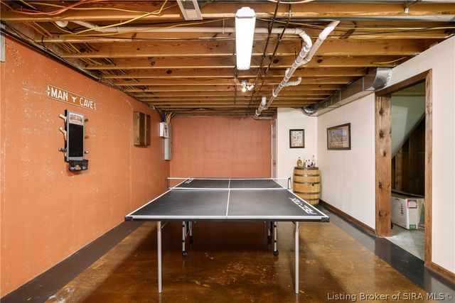 2031 Sterling Oaks Drive, Sellersburg, IN 47172