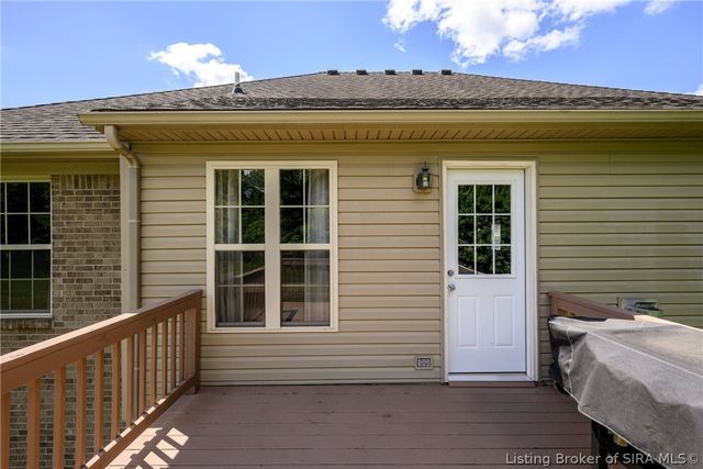 2031 Sterling Oaks Drive, Sellersburg, IN 47172