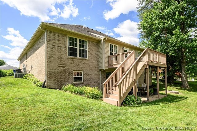 2031 Sterling Oaks Drive, Sellersburg, IN 47172