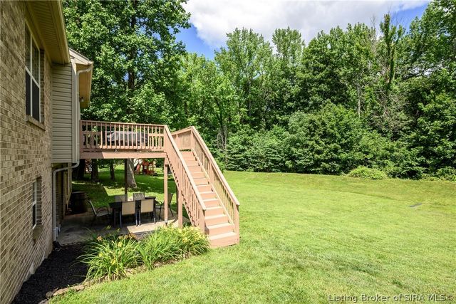 2031 Sterling Oaks Drive, Sellersburg, IN 47172
