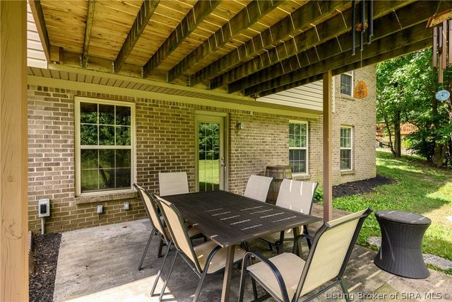 2031 Sterling Oaks Drive, Sellersburg, IN 47172