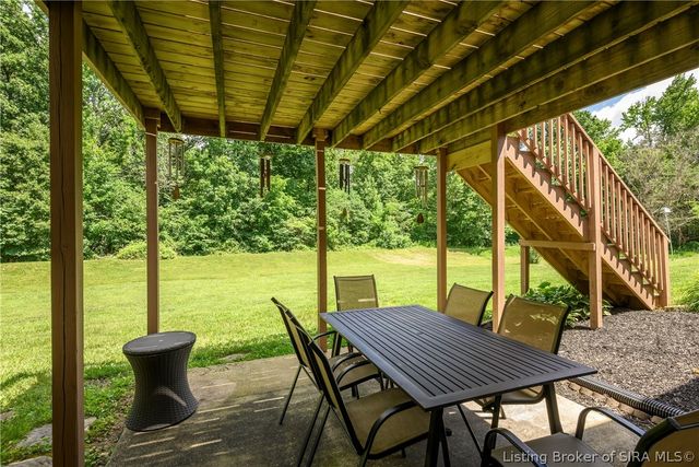 2031 Sterling Oaks Drive, Sellersburg, IN 47172