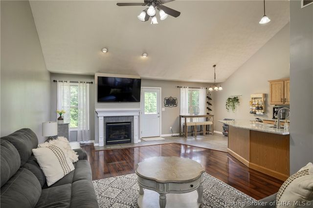 2031 Sterling Oaks Drive, Sellersburg, IN 47172