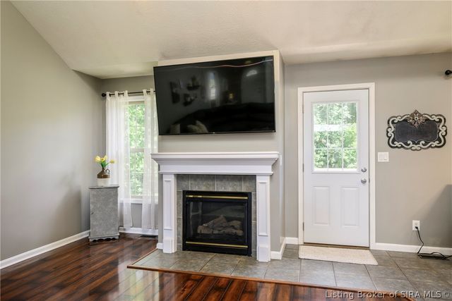 2031 Sterling Oaks Drive, Sellersburg, IN 47172