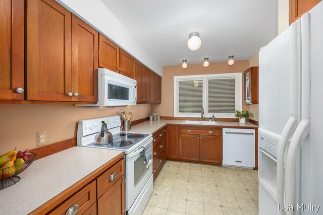 1810 Southampton SE, Grand Rapids, MI 49508