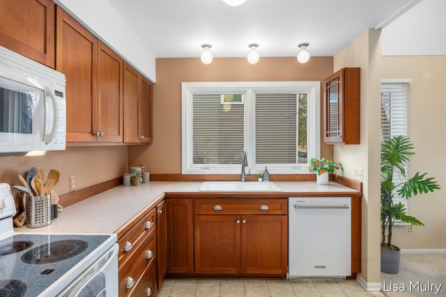 1810 Southampton SE, Grand Rapids, MI 49508