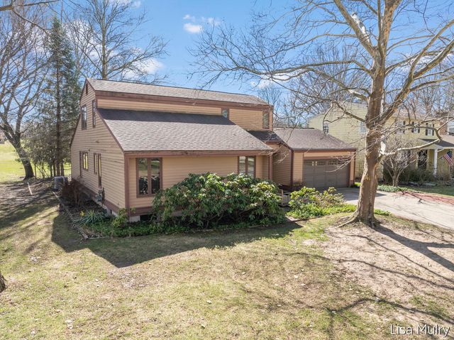 1810 Southampton SE, Grand Rapids, MI 49508