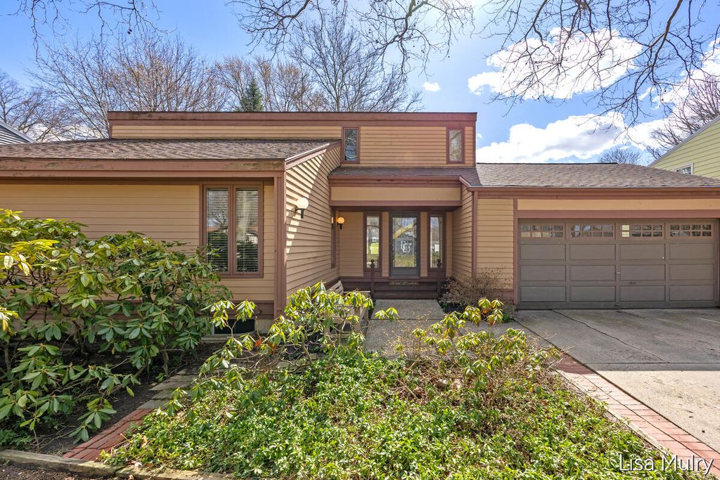 1810 Southampton SE, Grand Rapids, MI 49508