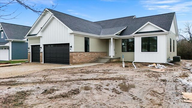 1225 Noble Drive, Port Barrington, IL 60010