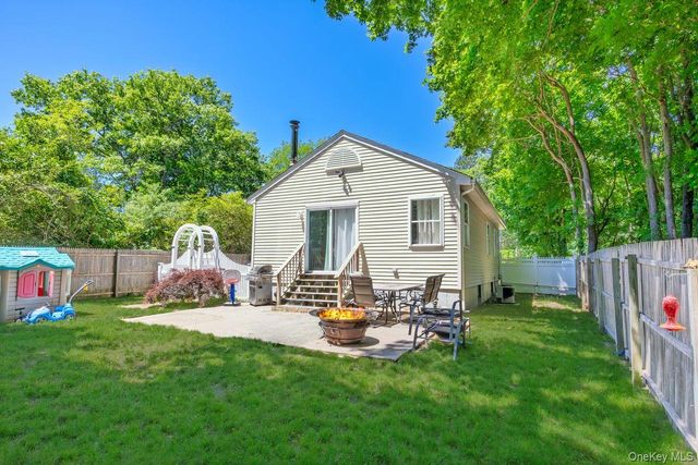 283 Railroad Avenue, Center Moriches, NY 11934