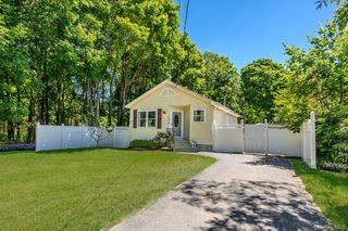 283 Railroad Avenue, Center Moriches, NY 11934