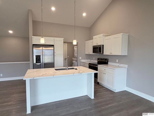 2613 Piney Creek Drive, Elkhorn, NE 68022