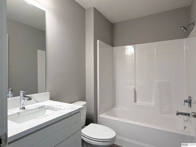 2613 Piney Creek Drive, Elkhorn, NE 68022