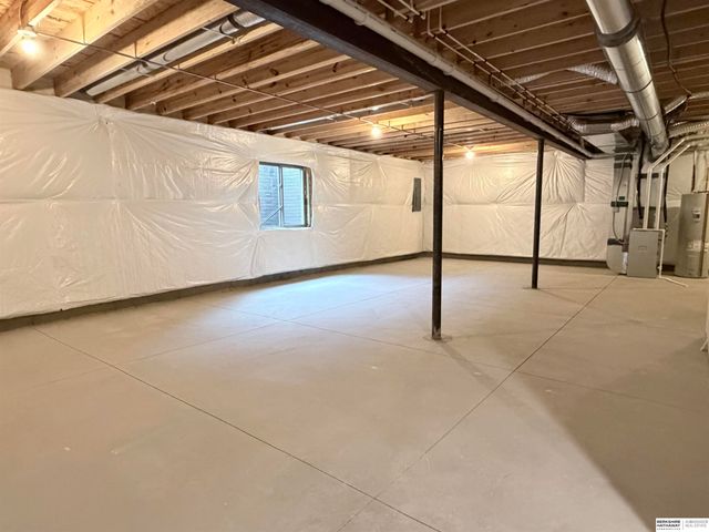 2613 Piney Creek Drive, Elkhorn, NE 68022