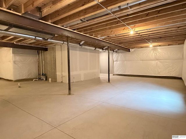 2613 Piney Creek Drive, Elkhorn, NE 68022