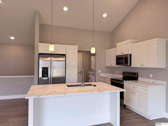 2613 Piney Creek Drive, Elkhorn, NE 68022