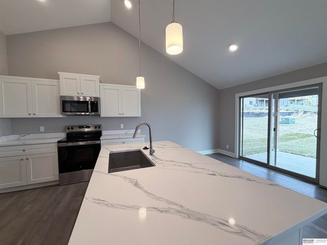 2613 Piney Creek Drive, Elkhorn, NE 68022