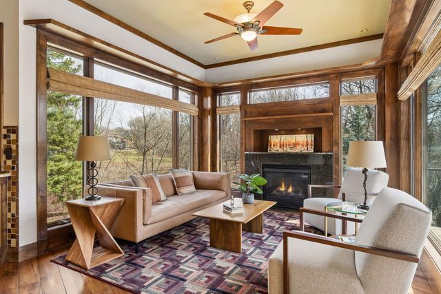 700 Hidden Creek Trail, Mendota Heights, MN 55118
