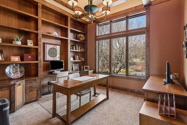 700 Hidden Creek Trail, Mendota Heights, MN 55118