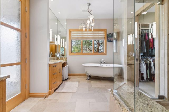 700 Hidden Creek Trail, Mendota Heights, MN 55118