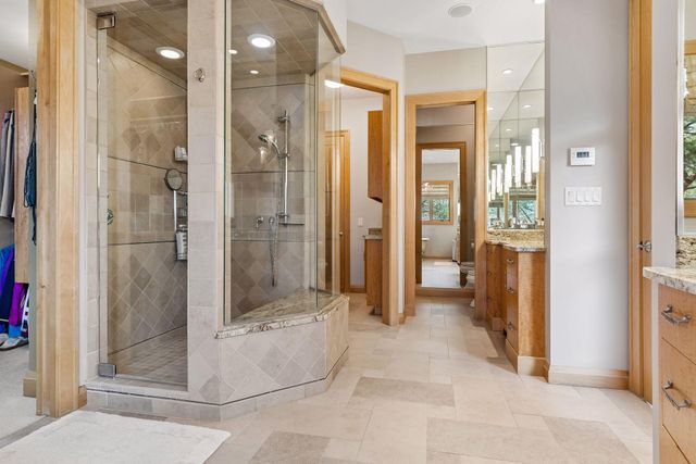 700 Hidden Creek Trail, Mendota Heights, MN 55118