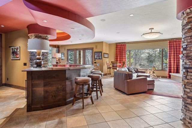 700 Hidden Creek Trail, Mendota Heights, MN 55118