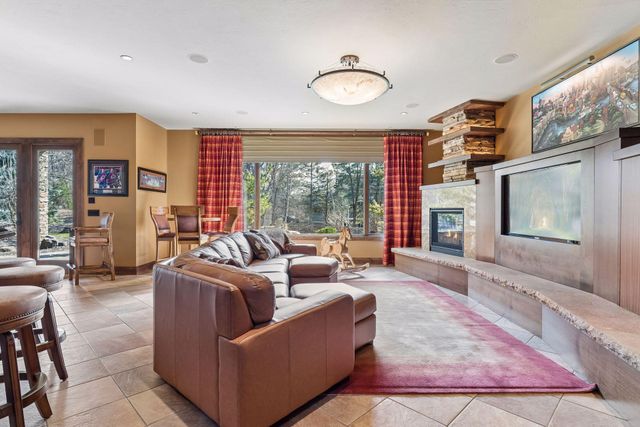 700 Hidden Creek Trail, Mendota Heights, MN 55118