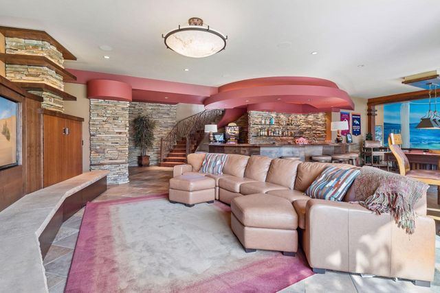 700 Hidden Creek Trail, Mendota Heights, MN 55118