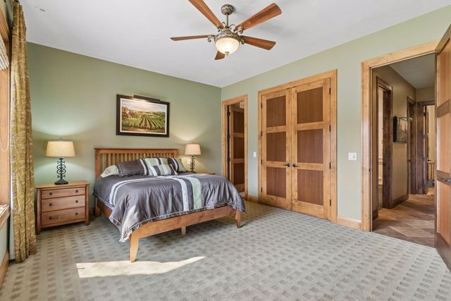 700 Hidden Creek Trail, Mendota Heights, MN 55118