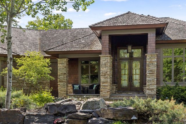 700 Hidden Creek Trail, Mendota Heights, MN 55118