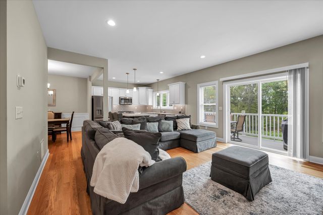 40 Newbury Court 40, North Haven, CT 06473