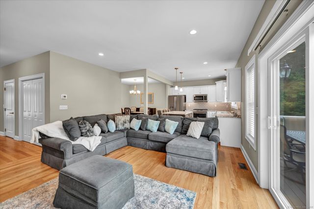 40 Newbury Court 40, North Haven, CT 06473