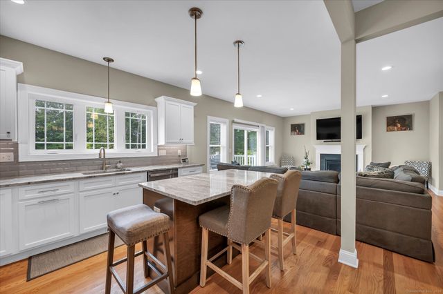 40 Newbury Court 40, North Haven, CT 06473