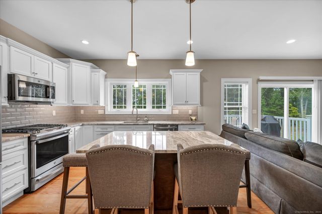 40 Newbury Court 40, North Haven, CT 06473