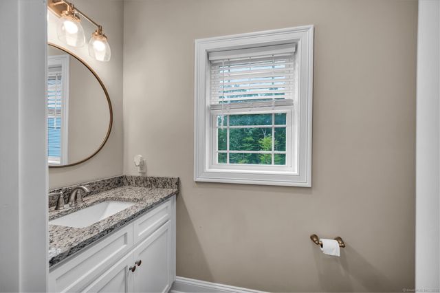 40 Newbury Court 40, North Haven, CT 06473