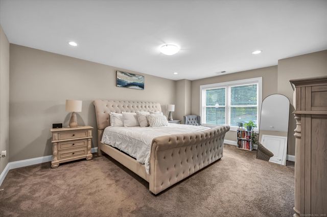 40 Newbury Court 40, North Haven, CT 06473