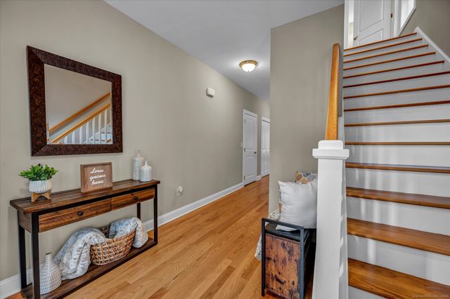 40 Newbury Court 40, North Haven, CT 06473
