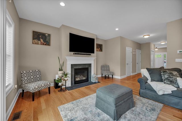 40 Newbury Court 40, North Haven, CT 06473