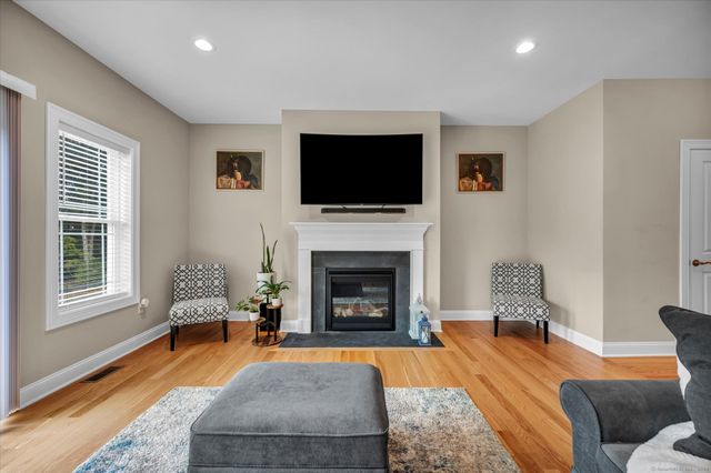 40 Newbury Court 40, North Haven, CT 06473