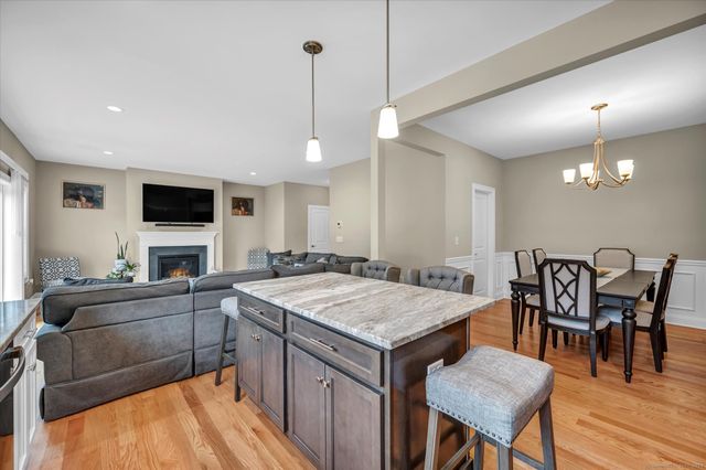 40 Newbury Court 40, North Haven, CT 06473