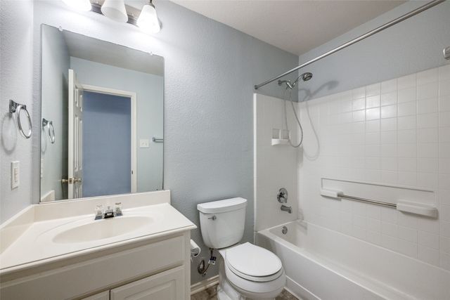 1011 Stonebrook Drive, Grand Prairie, TX 75052