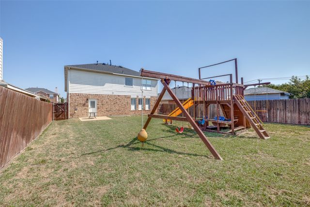 1011 Stonebrook Drive, Grand Prairie, TX 75052