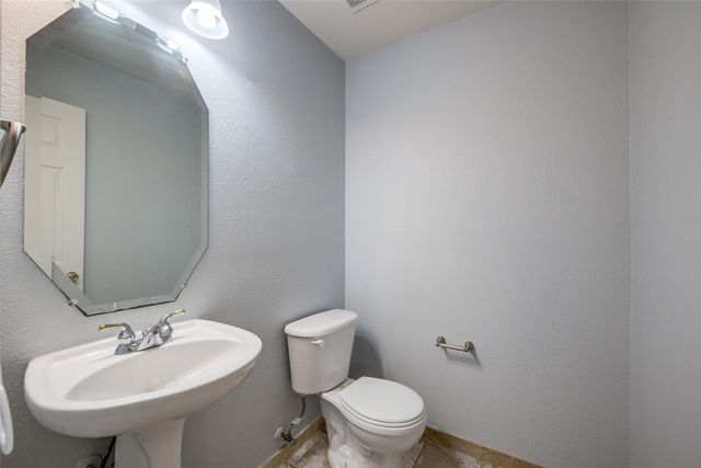 1011 Stonebrook Drive, Grand Prairie, TX 75052