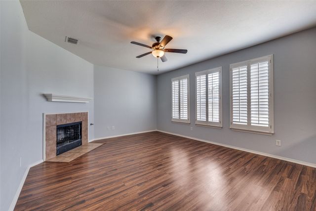 1011 Stonebrook Drive, Grand Prairie, TX 75052