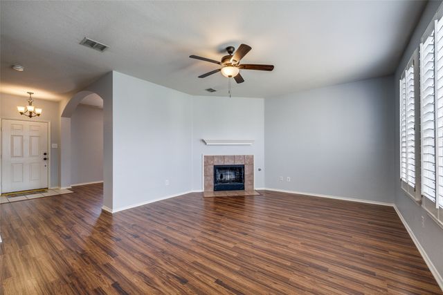 1011 Stonebrook Drive, Grand Prairie, TX 75052