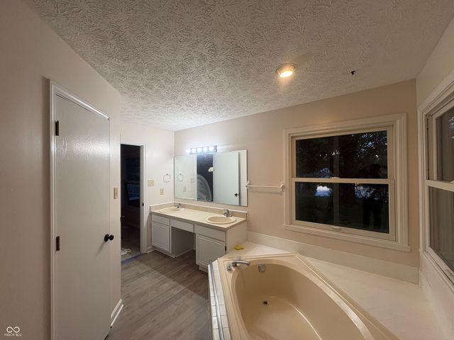 7630 Lippincott Way, Indianapolis, IN 46268